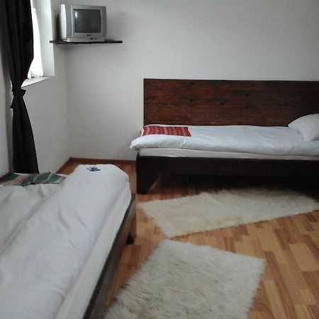 Casa Piscul Lupului Villa Pucioasa ภายนอก รูปภาพ