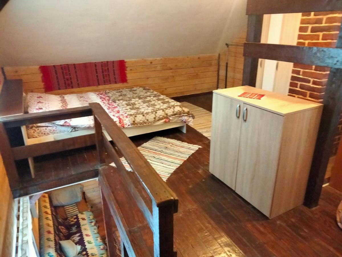 Casa Piscul Lupului Villa Pucioasa ภายนอก รูปภาพ