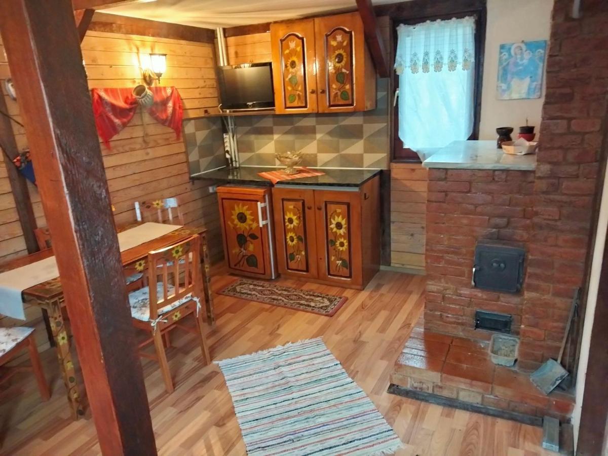 Casa Piscul Lupului Villa Pucioasa ภายนอก รูปภาพ