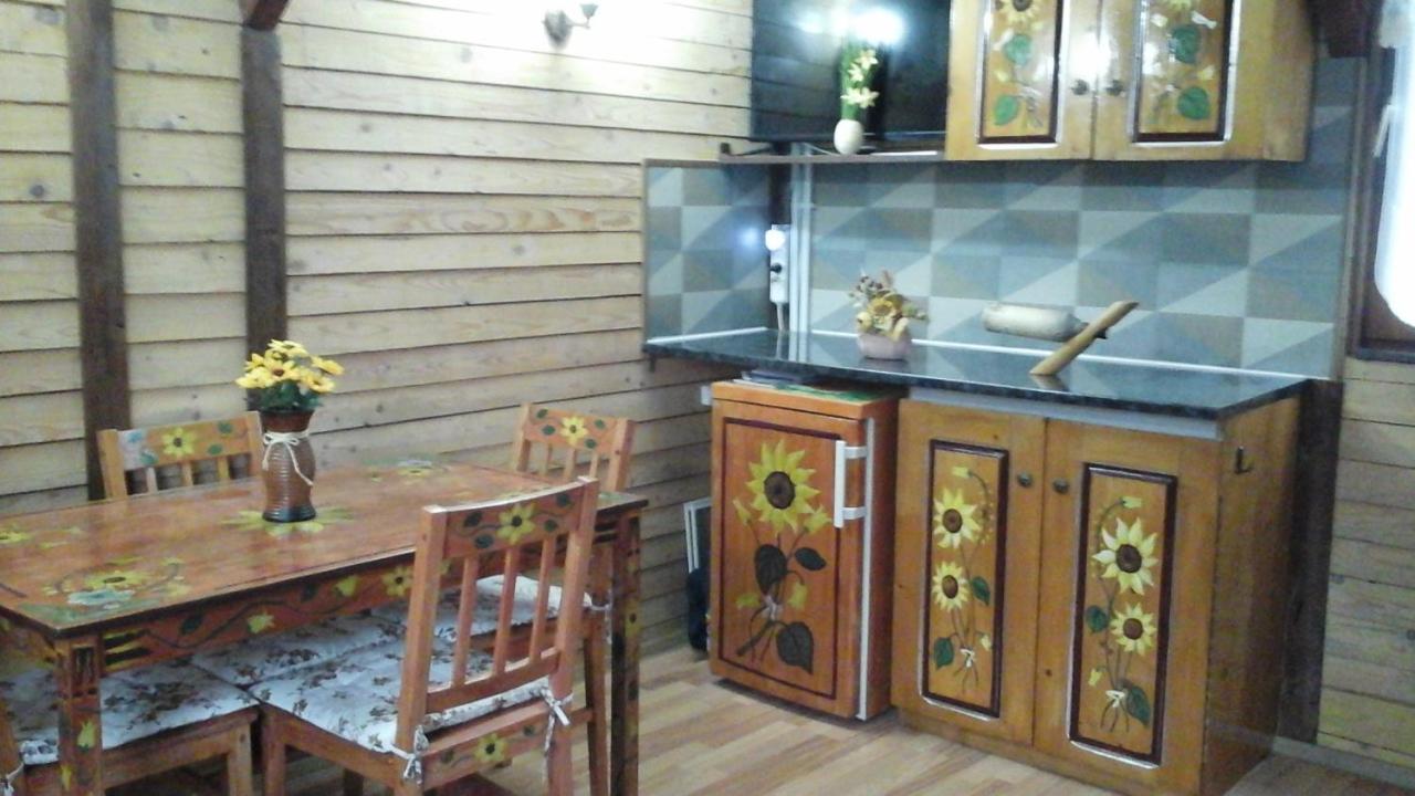 Casa Piscul Lupului Villa Pucioasa ภายนอก รูปภาพ