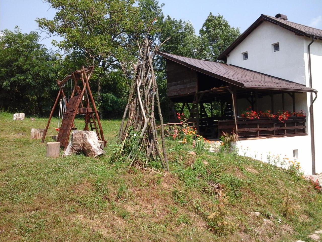 Casa Piscul Lupului Villa Pucioasa ภายนอก รูปภาพ