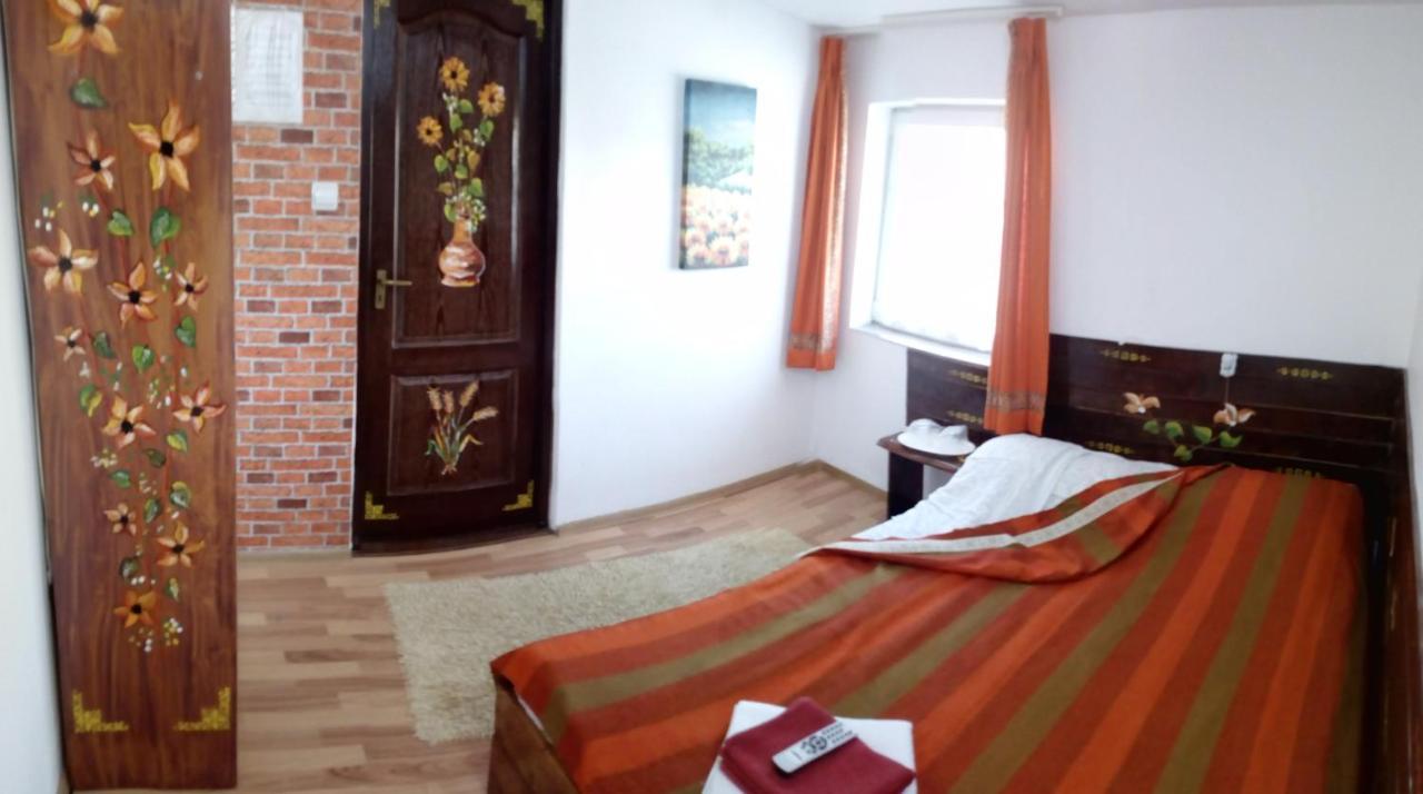 Casa Piscul Lupului Villa Pucioasa ภายนอก รูปภาพ